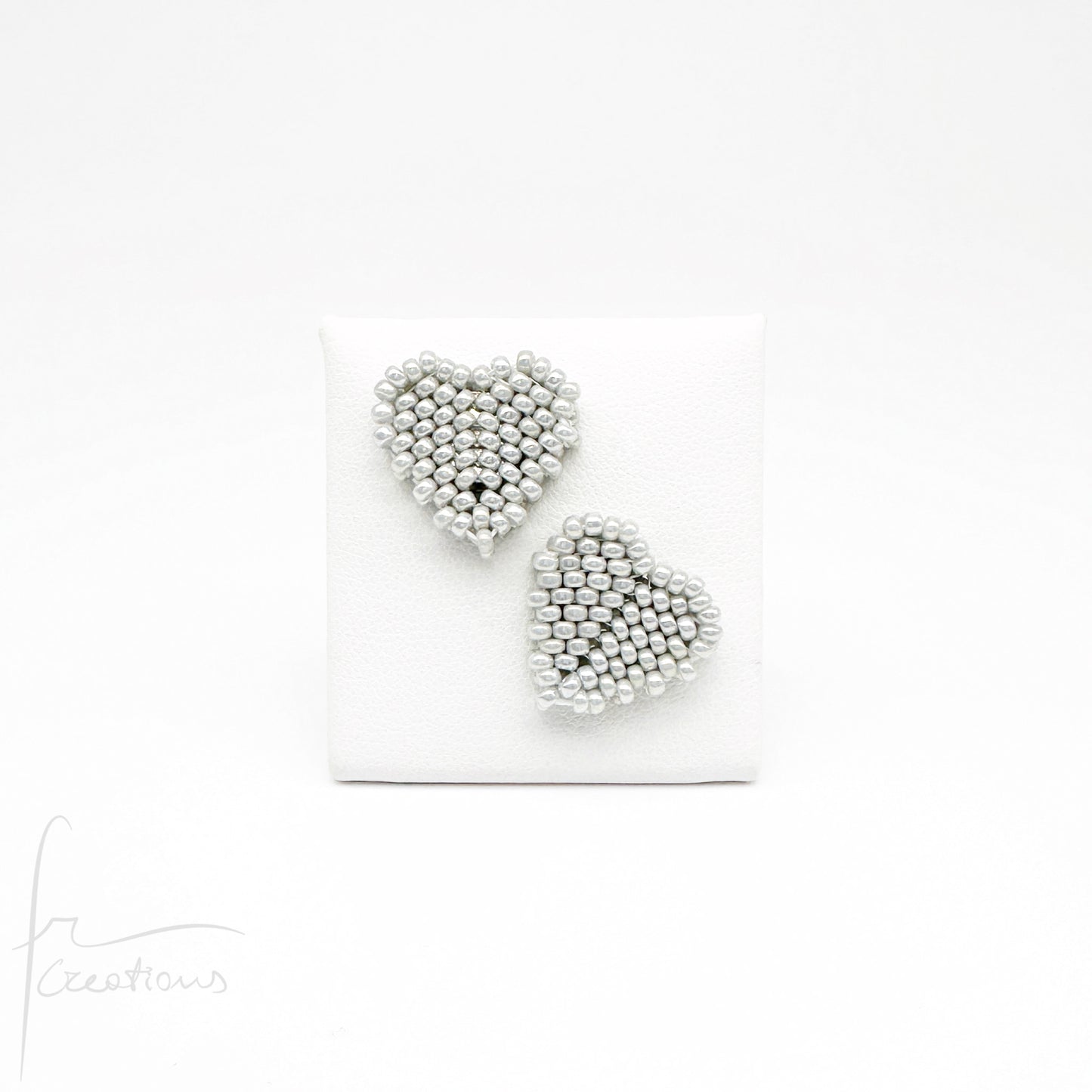 Orecchini Cuore a lobo con perline in vetro e perno in acciaio inox Maxi