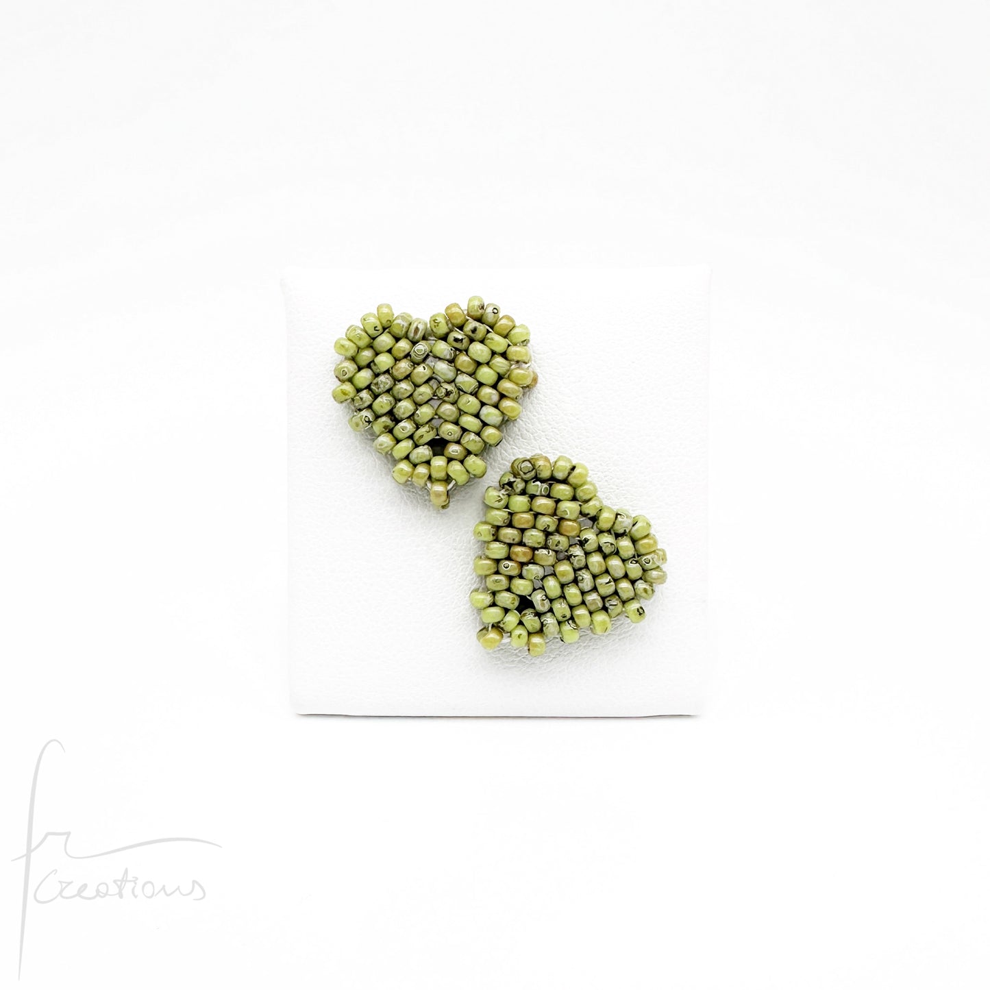 Orecchini Cuore a lobo con perline in vetro e perno in acciaio inox Maxi