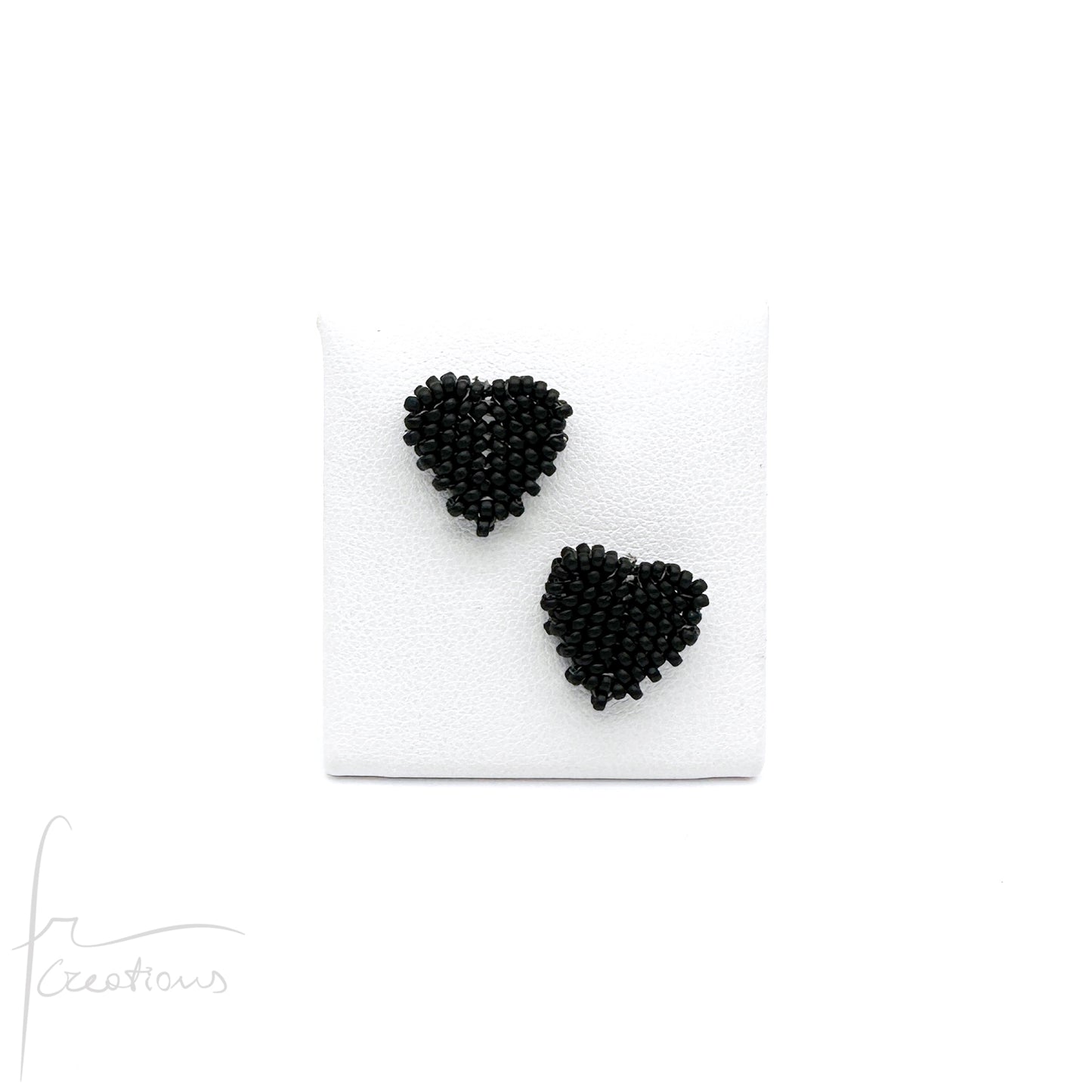 Orecchini Cuore a lobo con perline in vetro e perno in acciaio inox Mini
