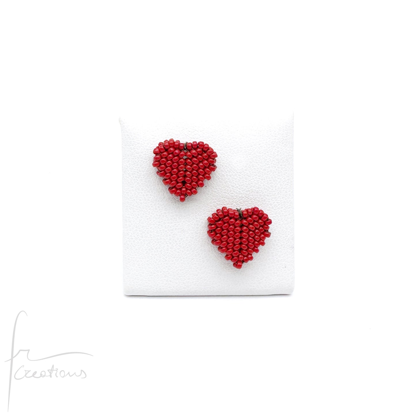 Orecchini Cuore a lobo con perline in vetro e perno in acciaio inox Mini