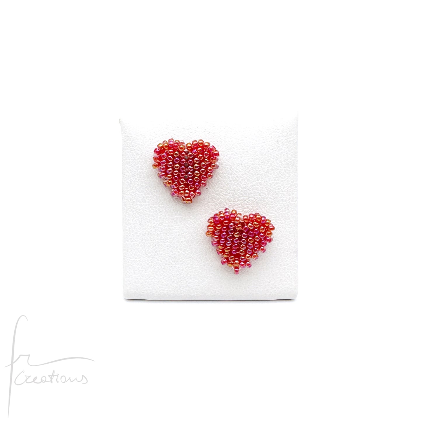 Orecchini Cuore a lobo con perline in vetro e perno in acciaio inox Mini