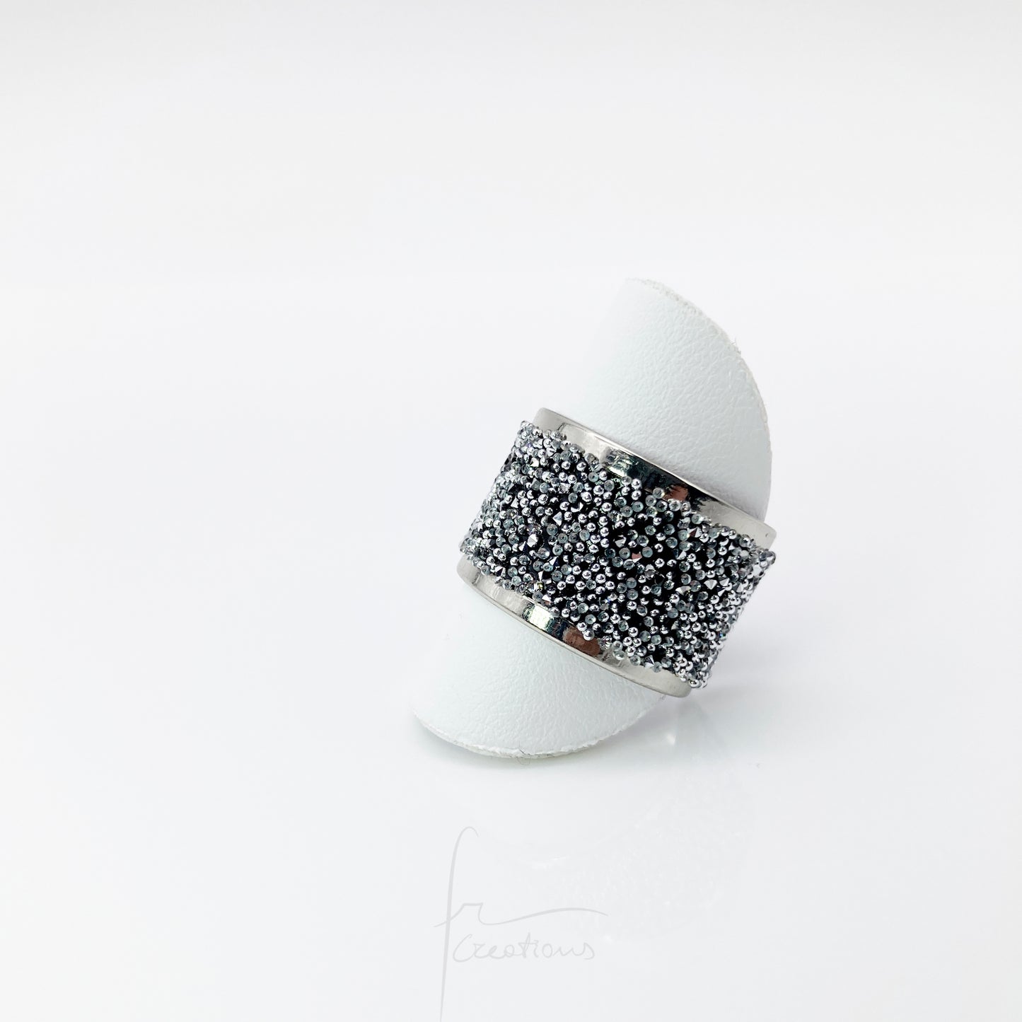 Anello a fascia regolabile placcato argento con Cristalli Austriaci Originali White Ice