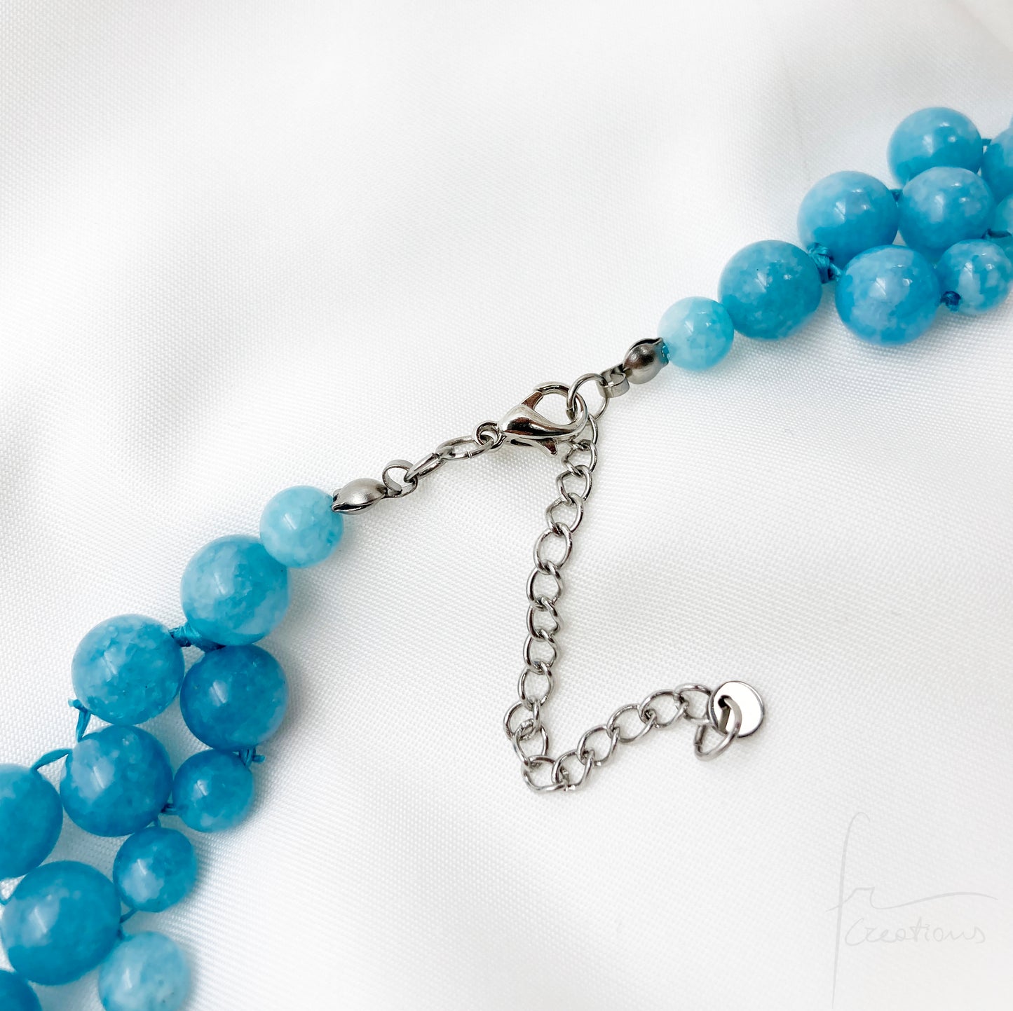 Collana girocollo Alexandra Medium fatta a mano in tessitura e pietra naturale angelite azzurra