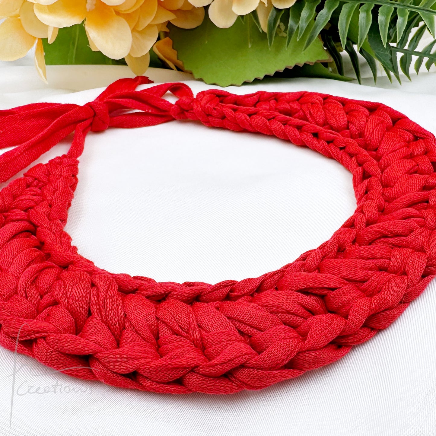 Collana girocollo all' uncinetto in cotone lavabile