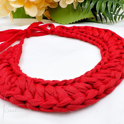 Collana girocollo all' uncinetto in cotone lavabile