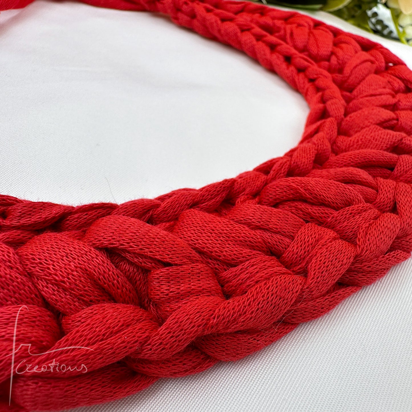 Collana girocollo all' uncinetto in cotone lavabile