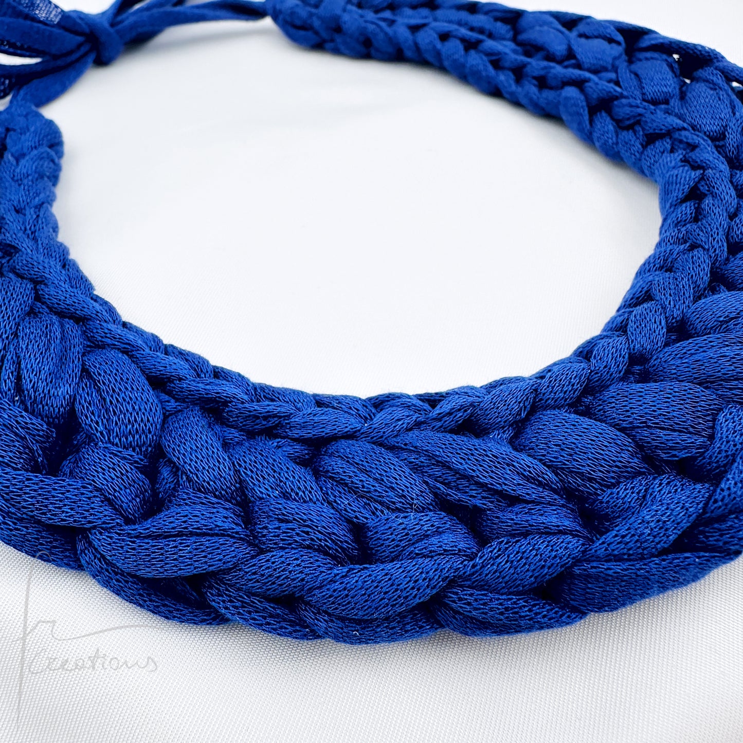 Collana girocollo all' uncinetto in cotone lavabile