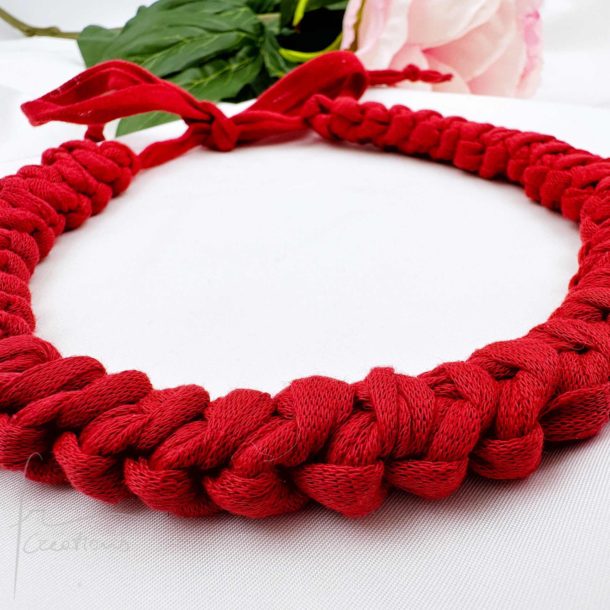 Collana girocollo tubolare all'uncinetto in cotone lavabile