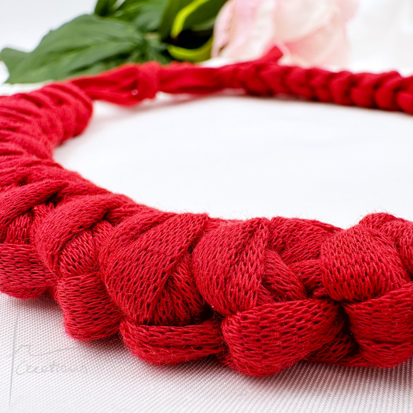 Collana girocollo tubolare all'uncinetto in cotone lavabile