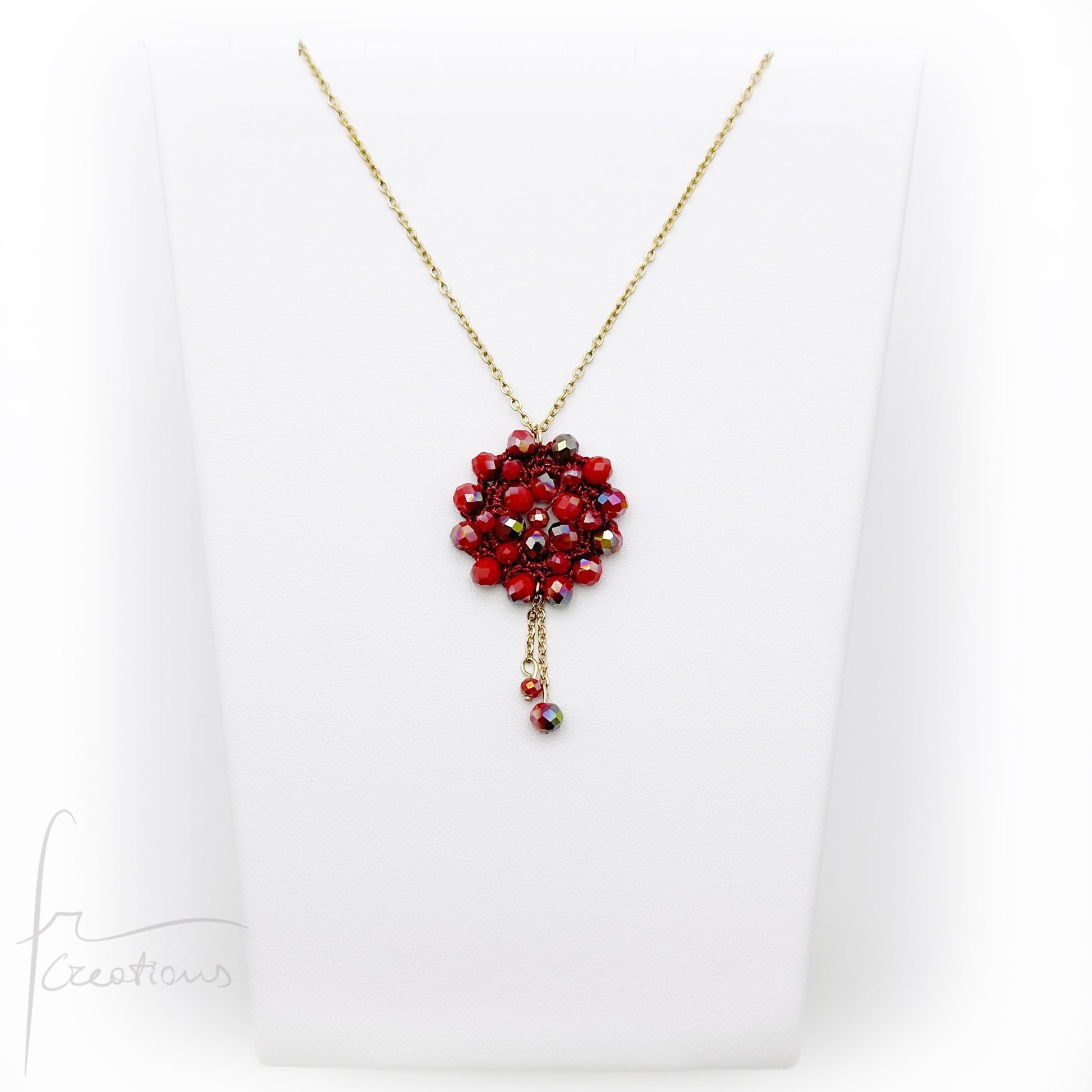 Collana girocollo con pendente fiore all'uncinetto con cristalli Blumen