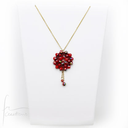 Collana girocollo con pendente fiore all'uncinetto con cristalli Blumen