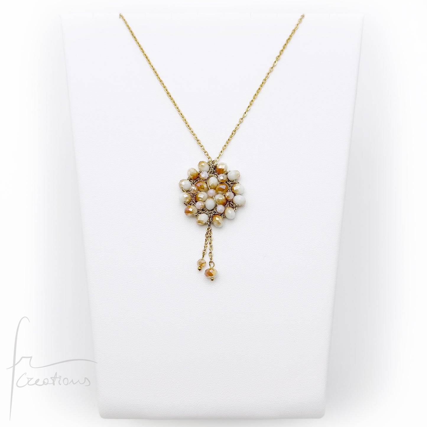 Collana girocollo con pendente fiore all'uncinetto con cristalli Blumen