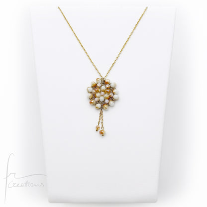 Collana girocollo con pendente fiore all'uncinetto con cristalli Blumen