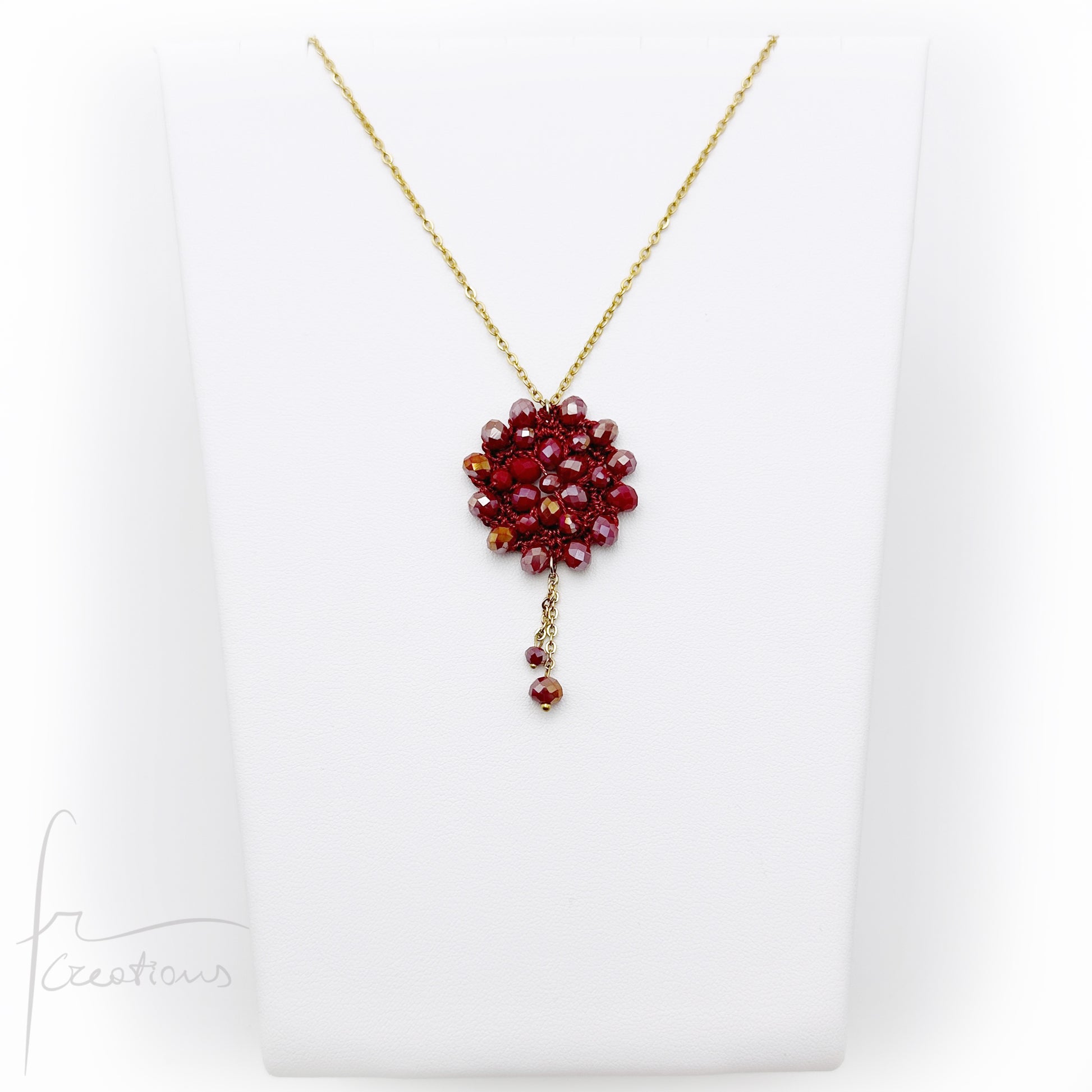 Collana girocollo con pendente fiore all'uncinetto con cristalli Blumen