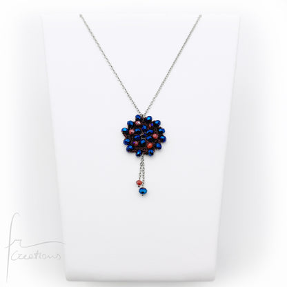 Collana girocollo con pendente fiore all'uncinetto con cristalli Blumen