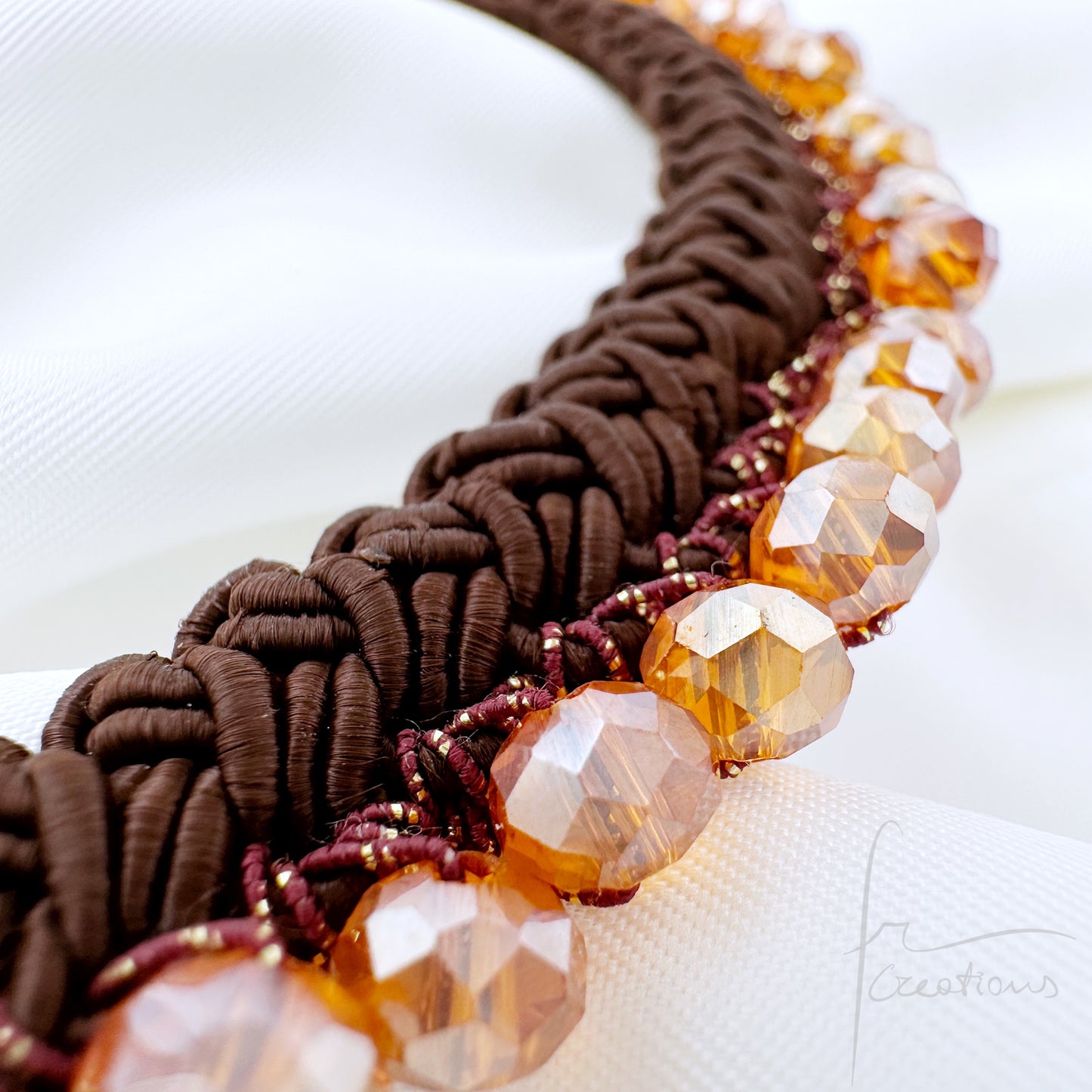 Collana girocollo SUN all'uncinetto con cristalli 