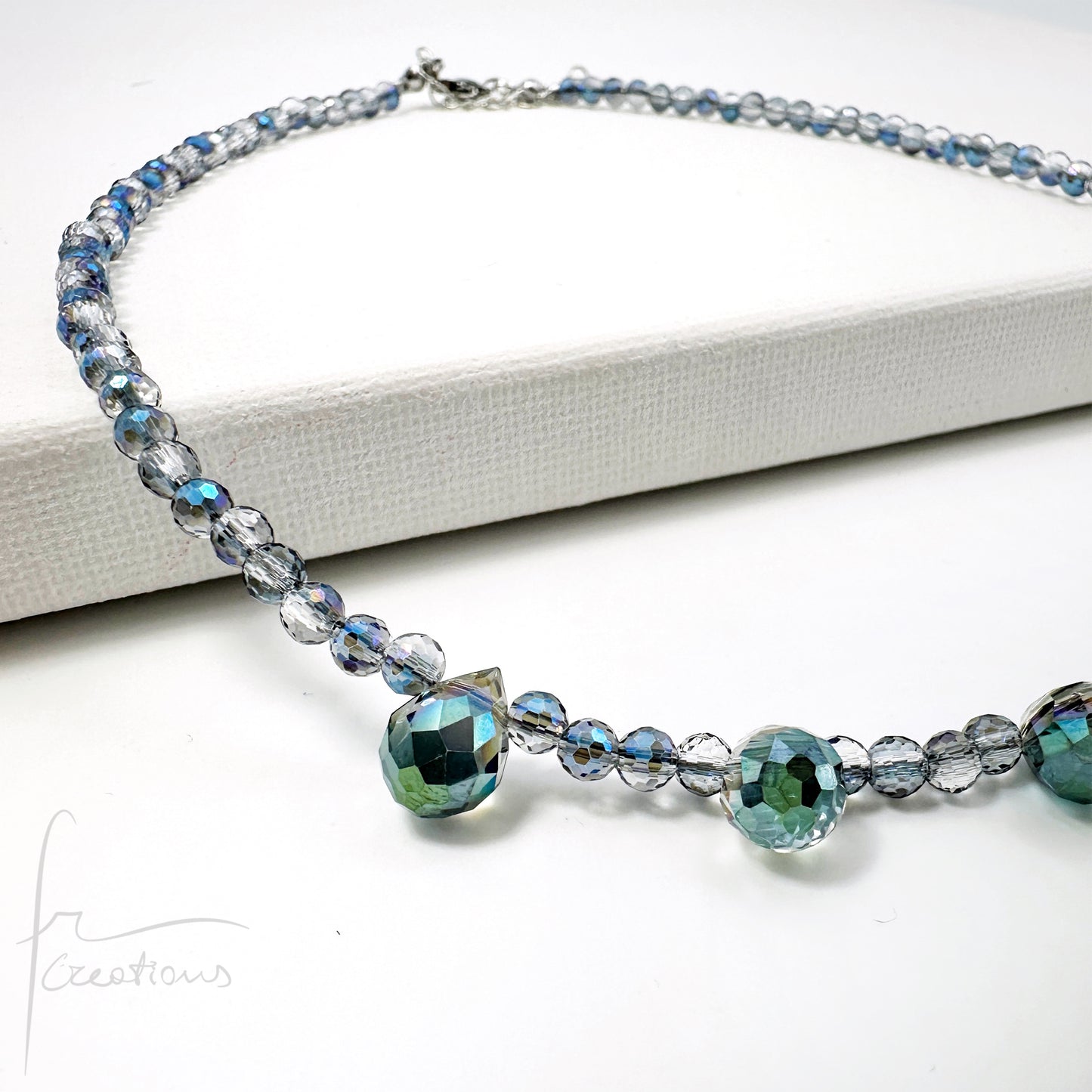 Girocollo Dew Elements con cubic zirconia sfaccettate e briolettes iridescenti in cristallo austriaco