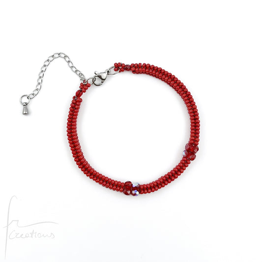 Bracciale Kubik artigianale intrecciato a mano con perline e mezzi Cristalli di Swarovski