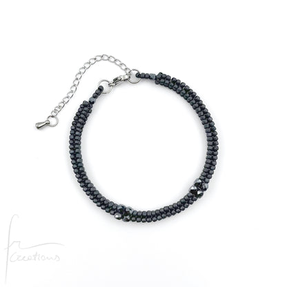 Bracciale Kubik artigianale intrecciato a mano con perline e mezzi Cristalli di Swarovski