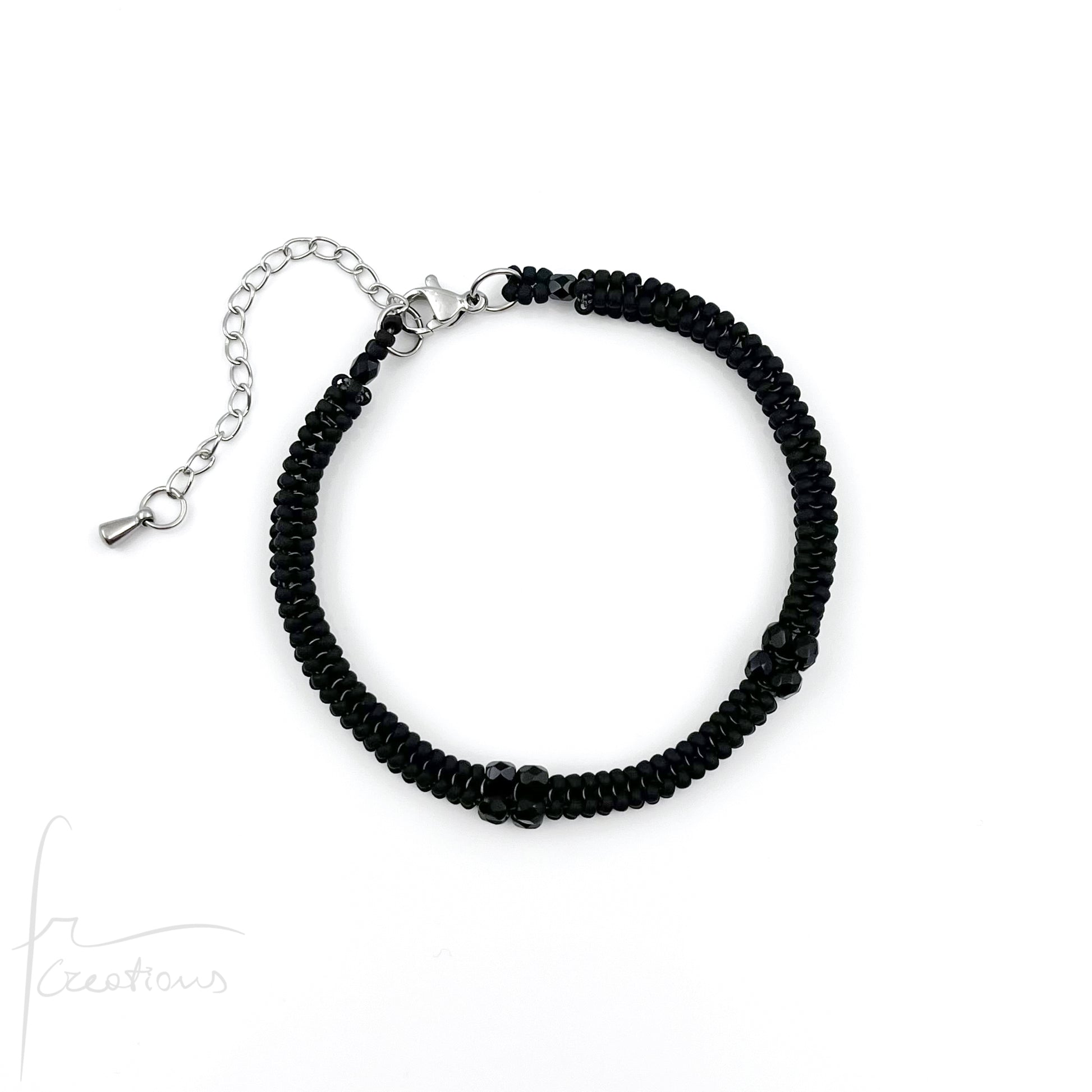 Bracciale Kubik artigianale intrecciato a mano con perline e mezzi Cristalli di Swarovski