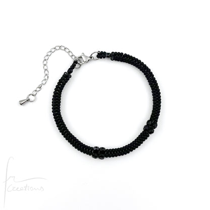 Bracciale Kubik artigianale intrecciato a mano con perline e mezzi Cristalli di Swarovski