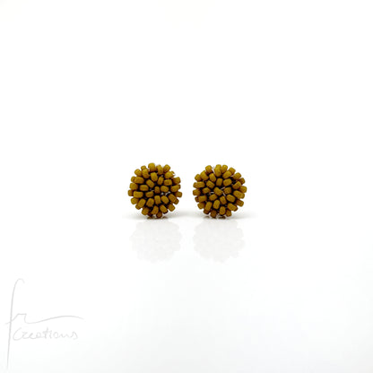 Orecchini Bon Bon mini a lobo con perline in vetro e perno in acciaio inox