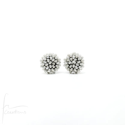 Orecchini Bon Bon mini a lobo con perline in vetro e perno in acciaio inox