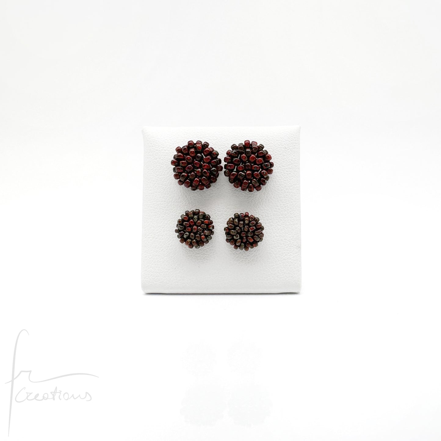 Orecchini Bon Bon MAXI e mini a lobo con perline in vetro e perno in acciaio inox