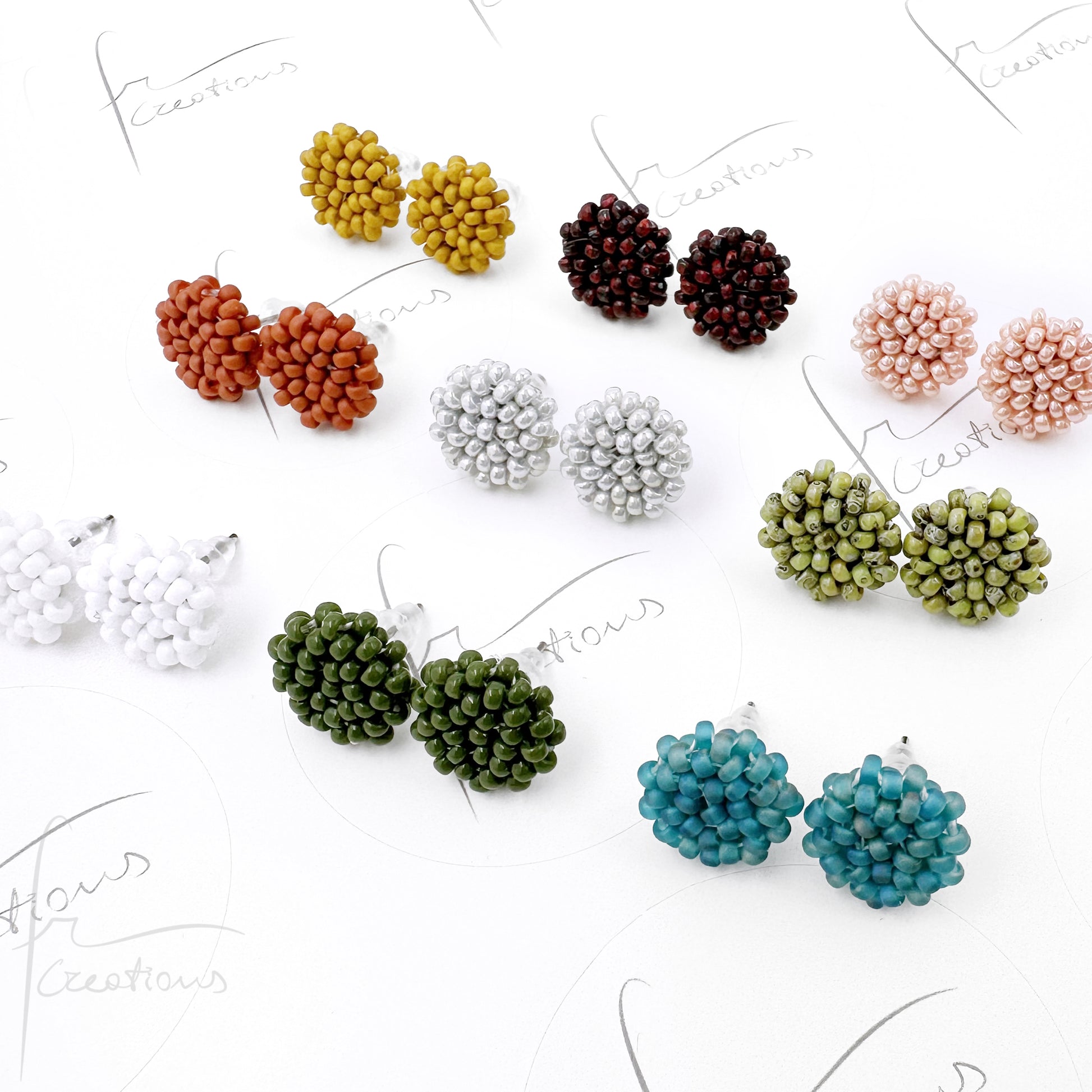 Orecchini Bon Bon a lobo con perline in vetro e perno in acciaio inox