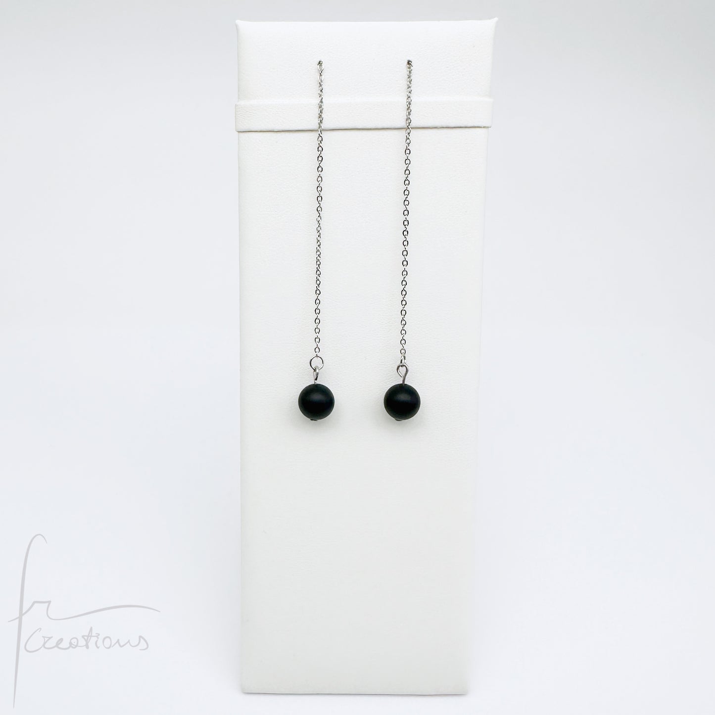 Coppia di orecchini pendenti  saliscendi con onice nero satinato opaco