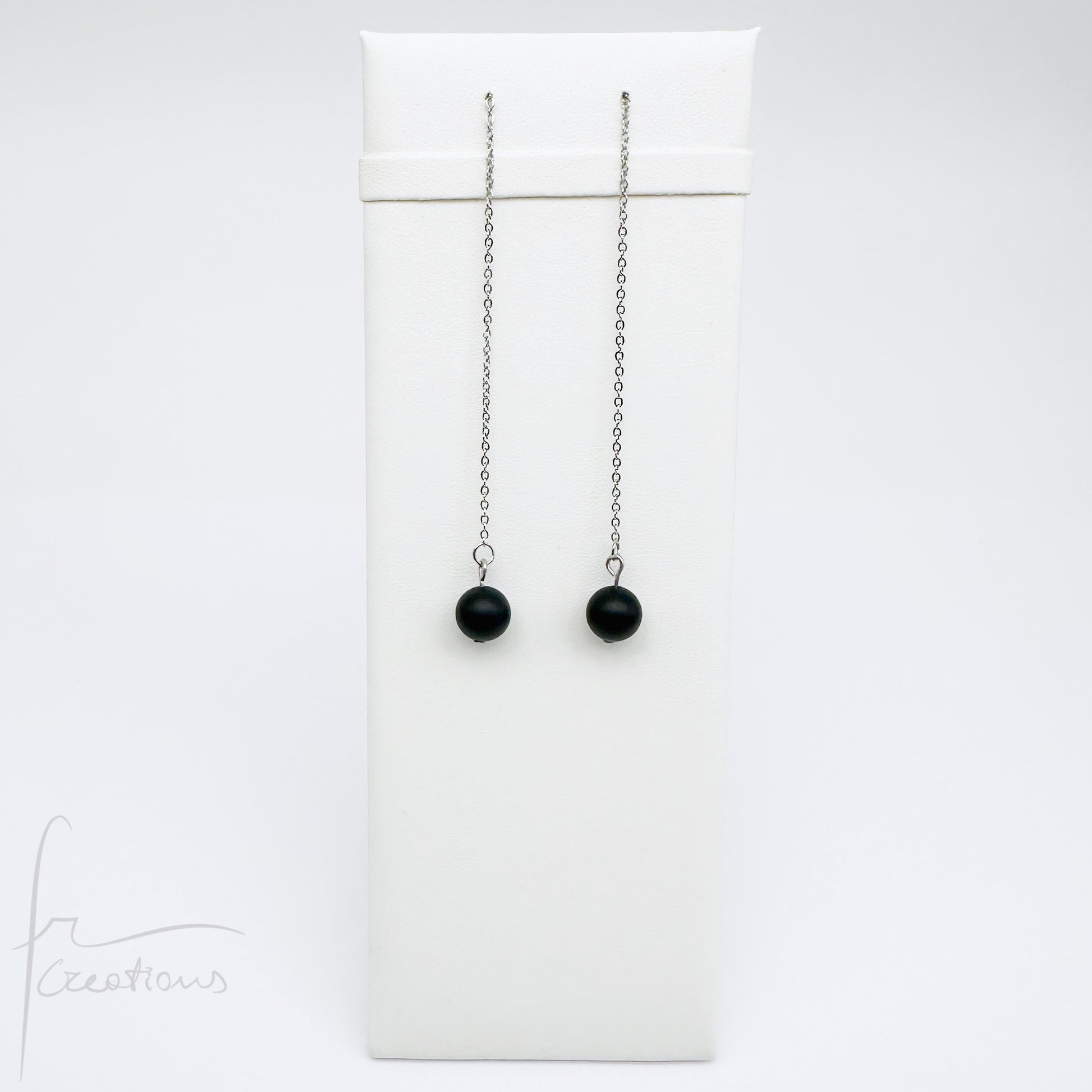 Coppia di orecchini pendenti  saliscendi con onice nero satinato opaco