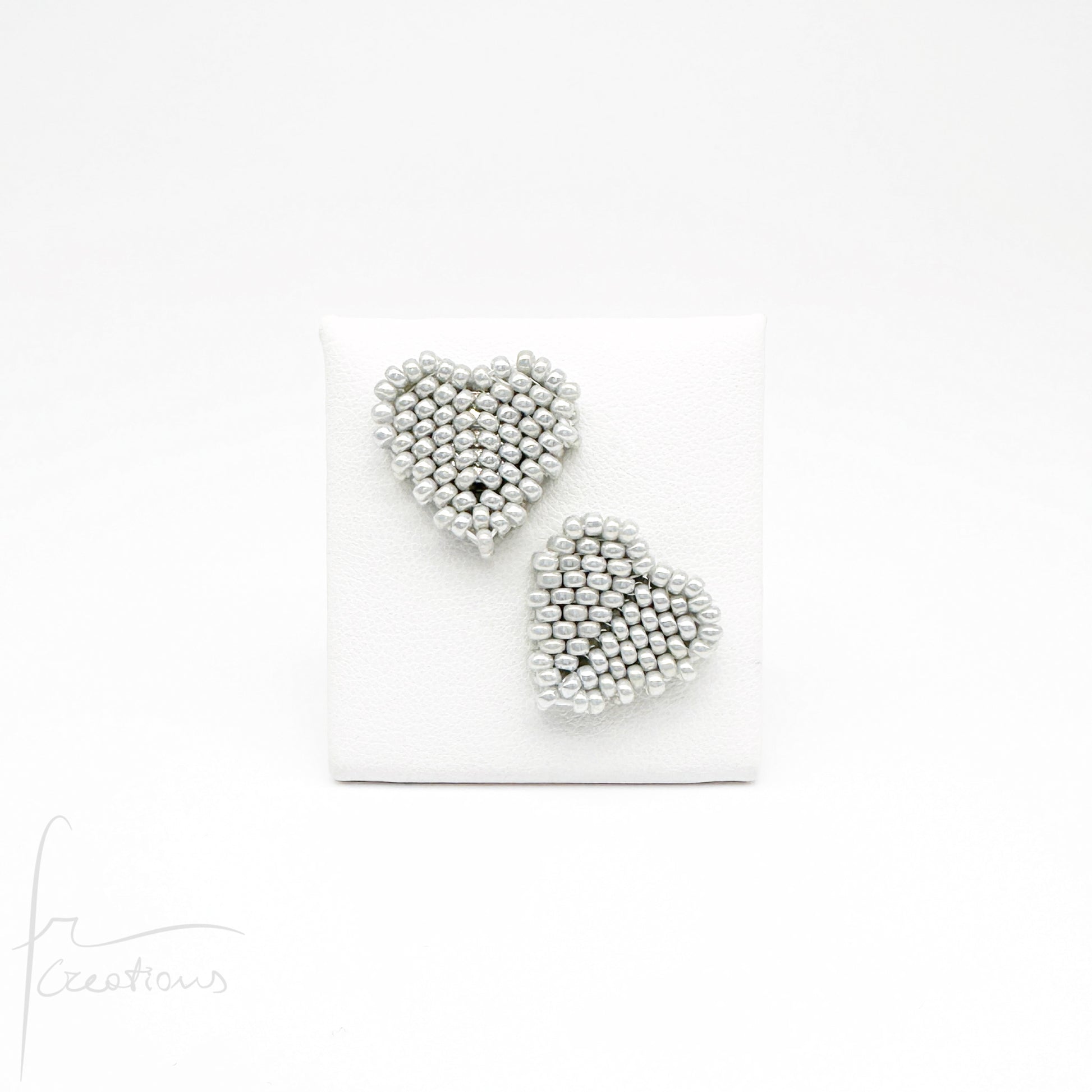 Orecchini Cuore a lobo con perline in vetro e perno in acciaio inox Maxi