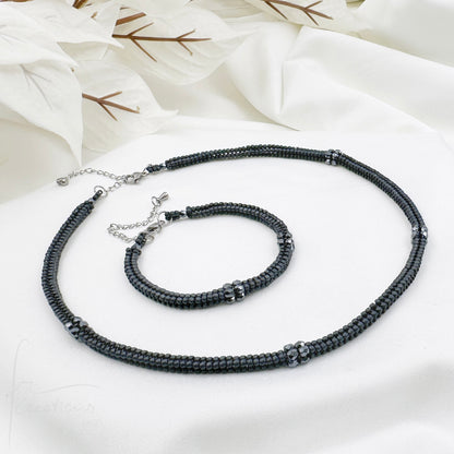 Girocollo e Bracciale Kubik artigianale intrecciato a mano con perline e mezzi Cristalli di Swarovski