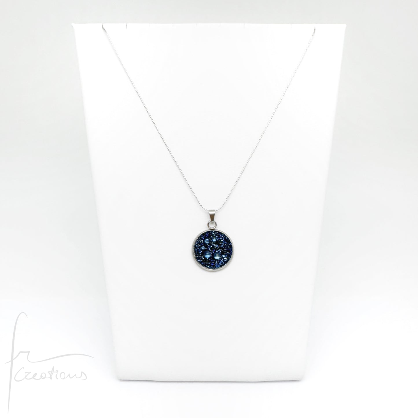 Collana in acciaio e pendente impreziosito con Cristalli di Swarovski