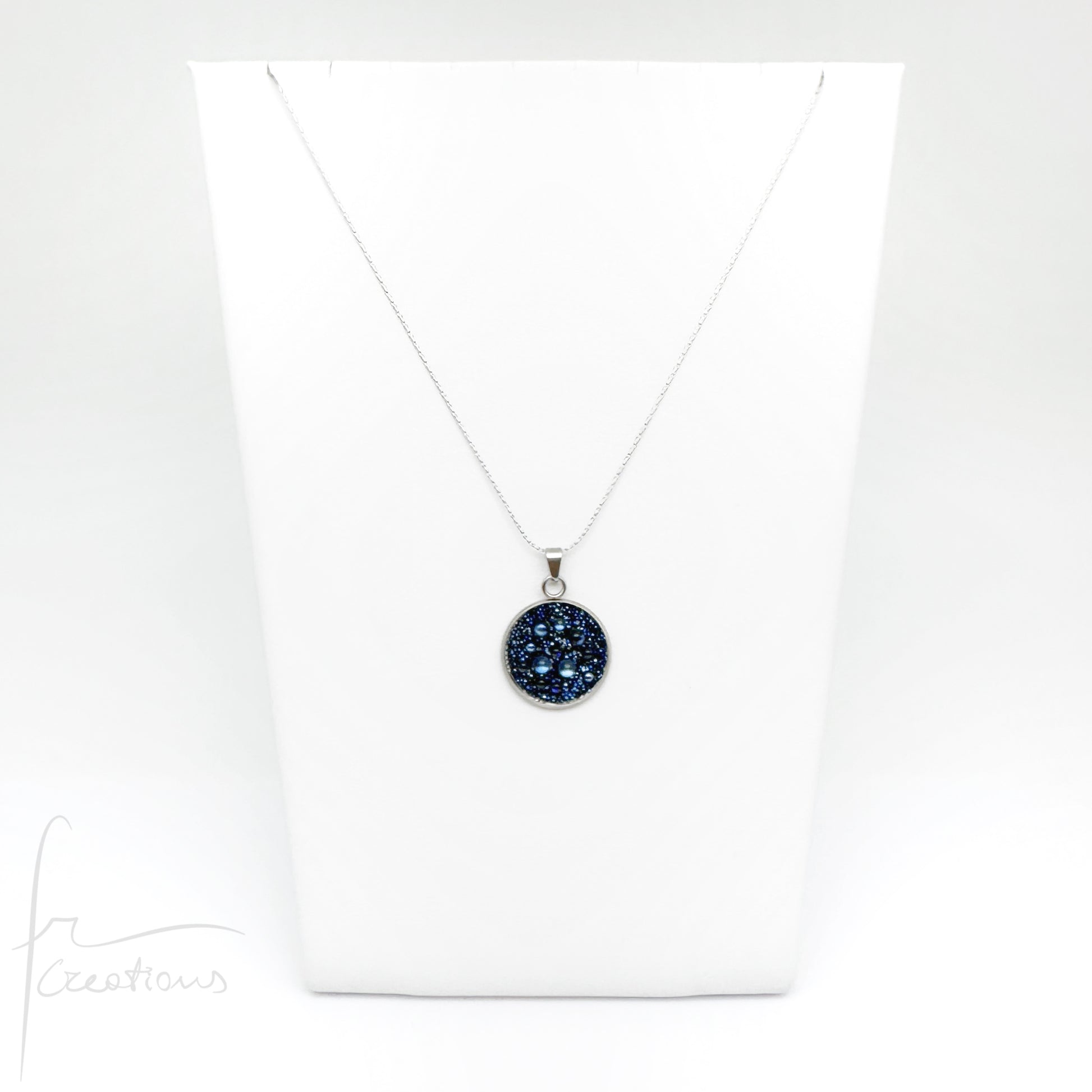 Collana in acciaio e pendente impreziosito con Cristalli di Swarovski