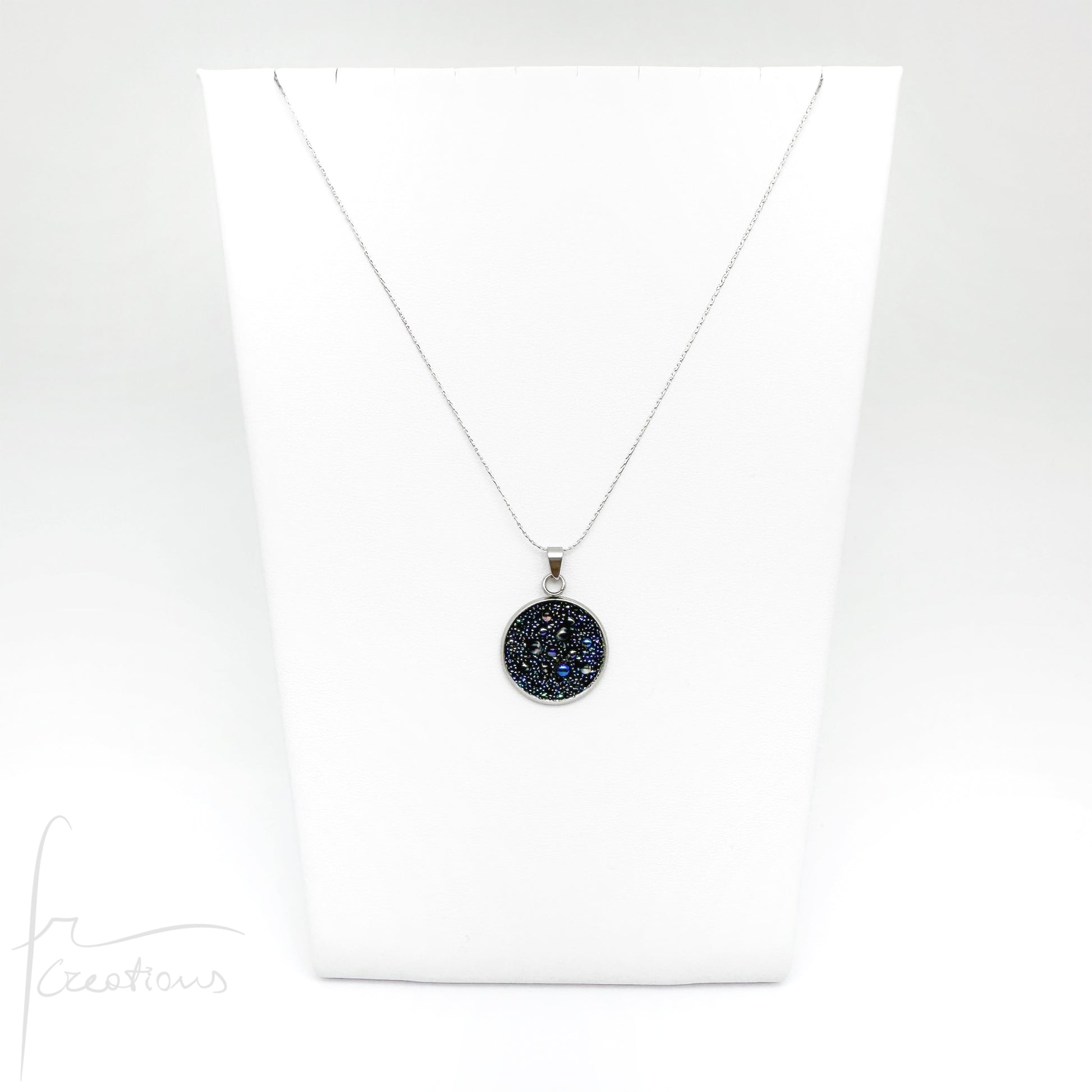 Collana in acciaio e pendente impreziosito con Cristalli di Swarovski
