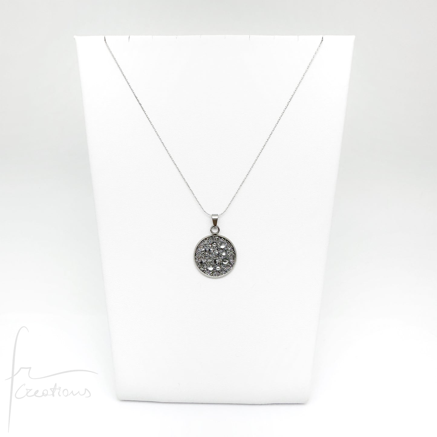 Collana in acciaio e pendente impreziosito con Cristalli di Swarovski