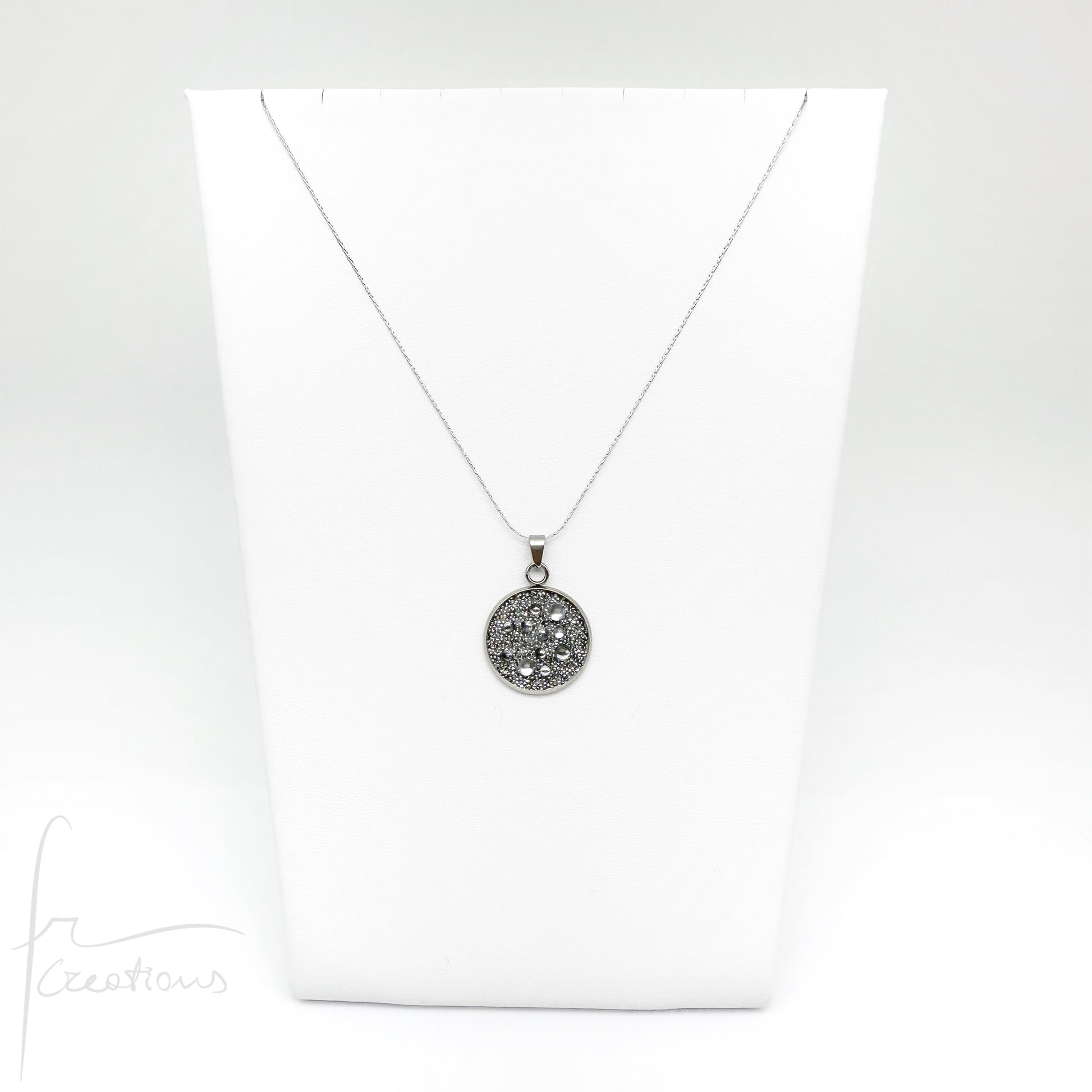 Collana in acciaio e pendente impreziosito con Cristalli di Swarovski