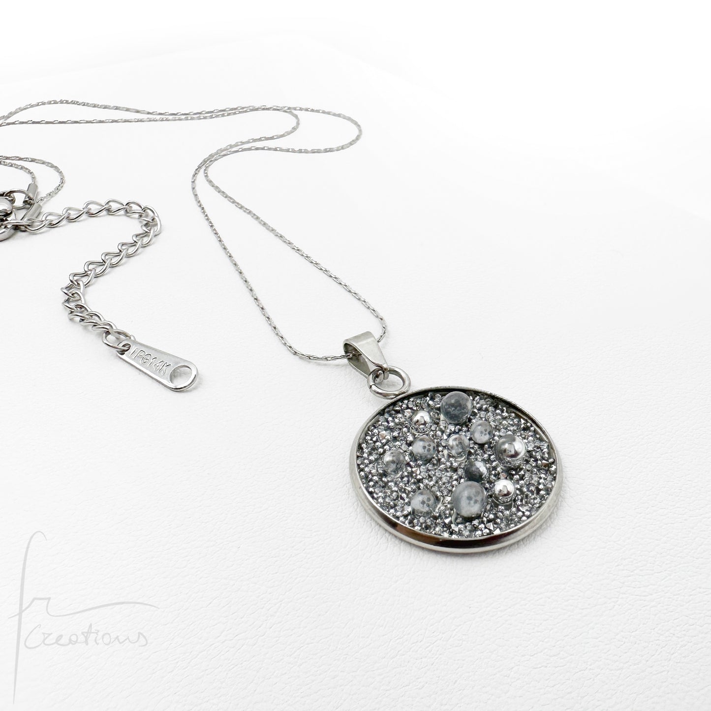 Collana in acciaio e pendente impreziosito con Cristalli di Swarovski
