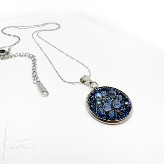 Collana in acciaio e pendente impreziosito con Cristalli di Swarovski