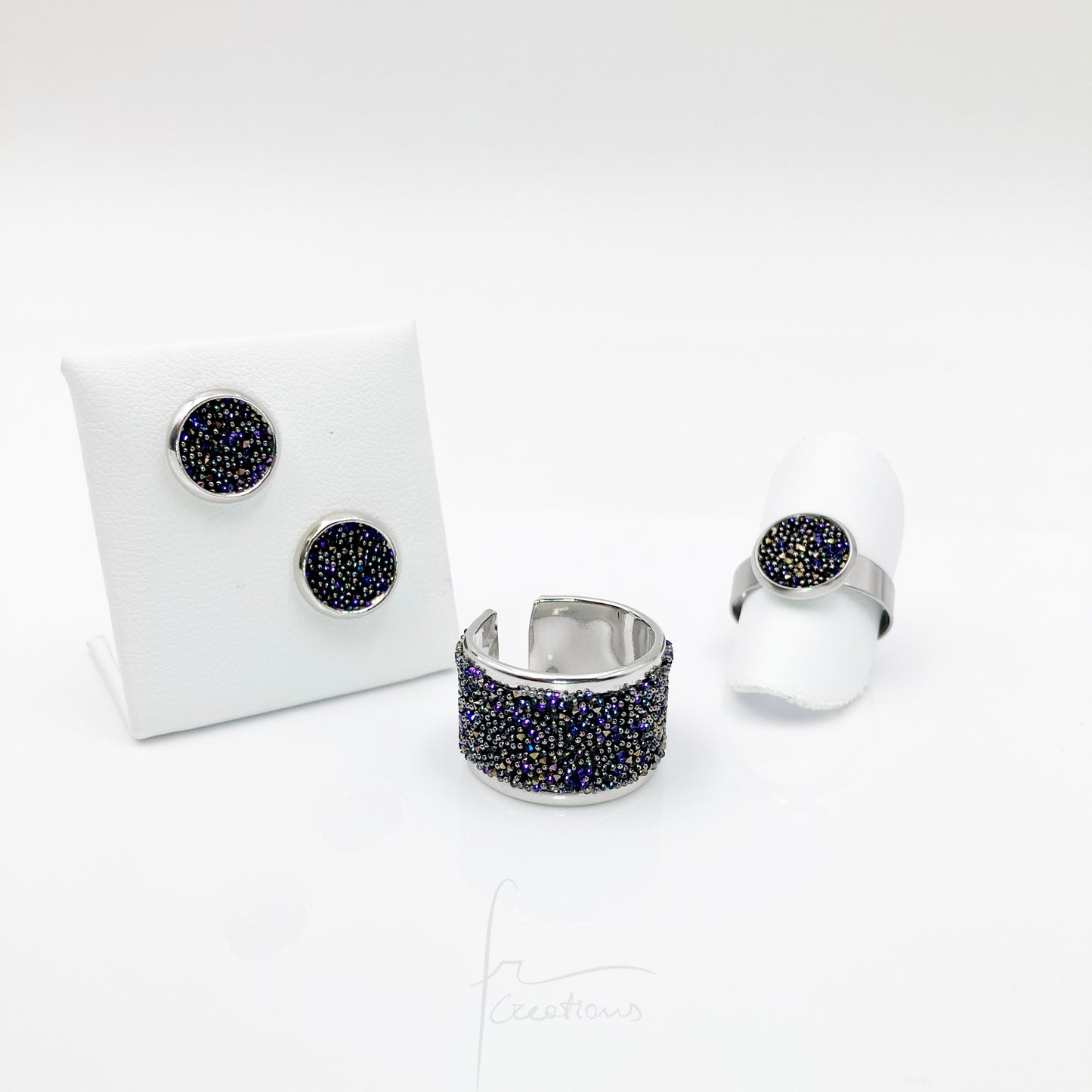 Collezione anello a fascia e bottone regolabile ed orecchini con Cristalli di Swarovski