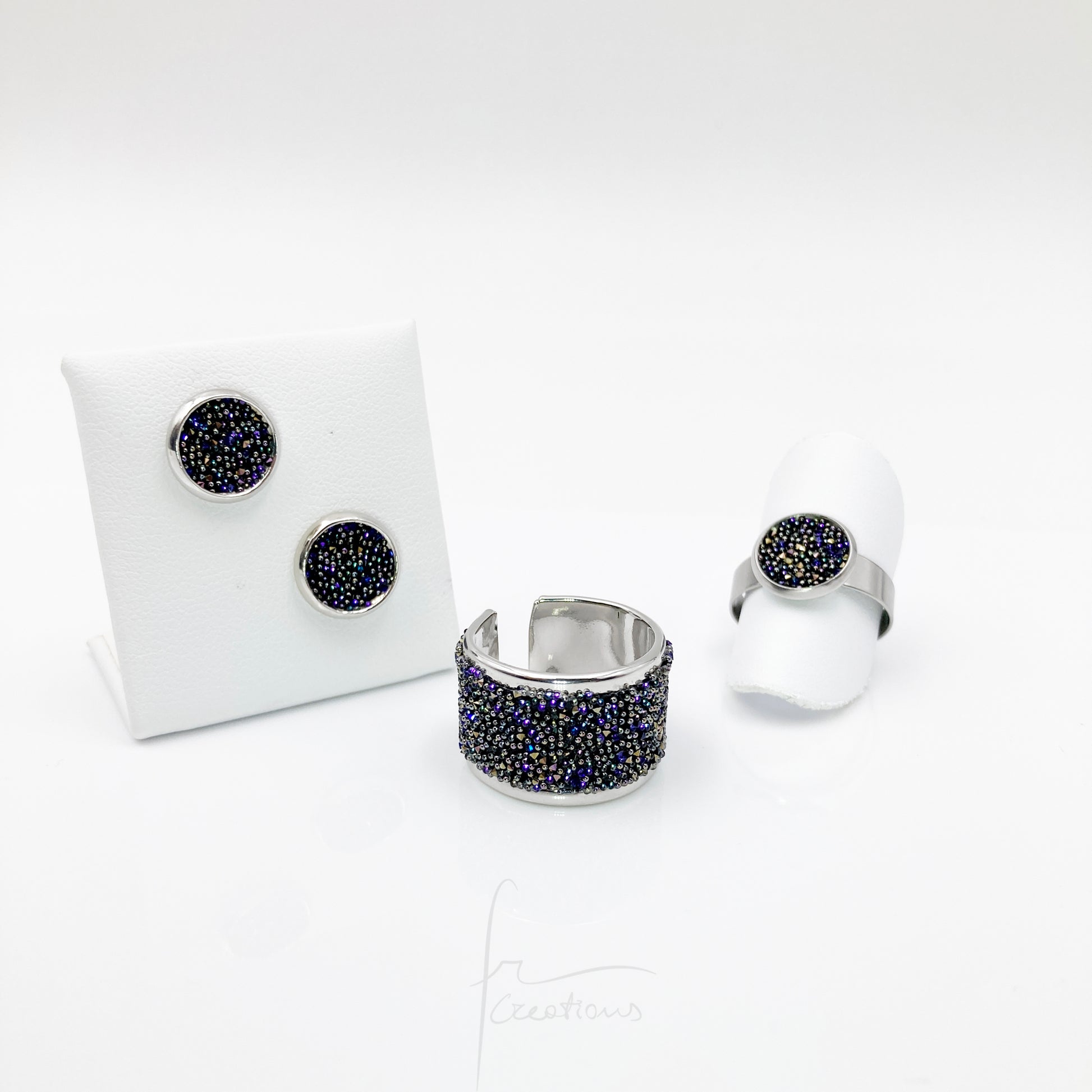 Collezione anello a fascia e bottone regolabile ed orecchini con Cristalli di Swarovski
