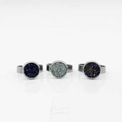 Anello chevalier regolabile in acciaio con Cristalli di Swarovski tutti i  colori
