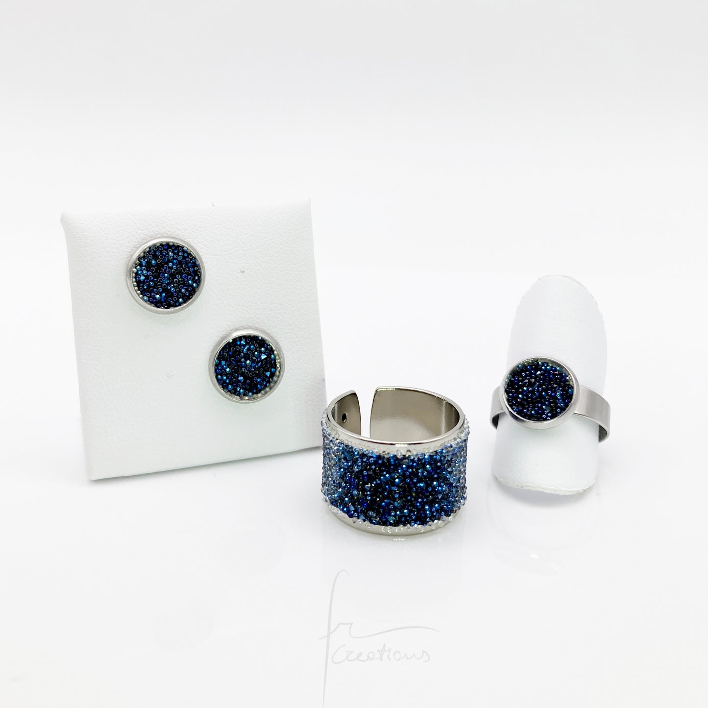 Collezione anello a fascia e bottone regolabile ed orecchini con Cristalli di Swarovski