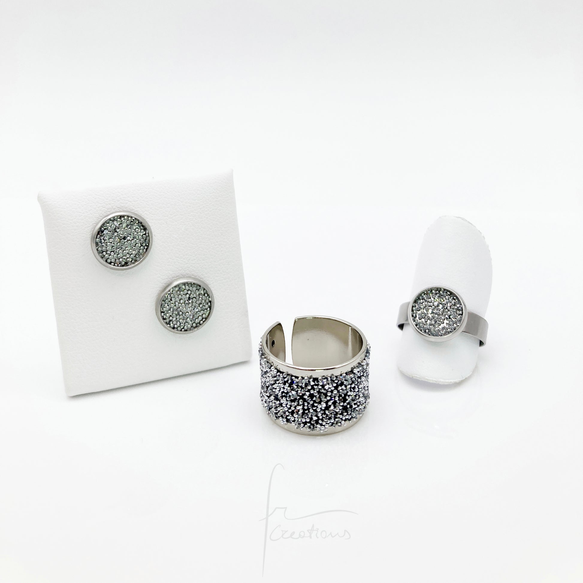 Collezione anello a fascia e bottone regolabile ed orecchini con Cristalli di Swarovski 