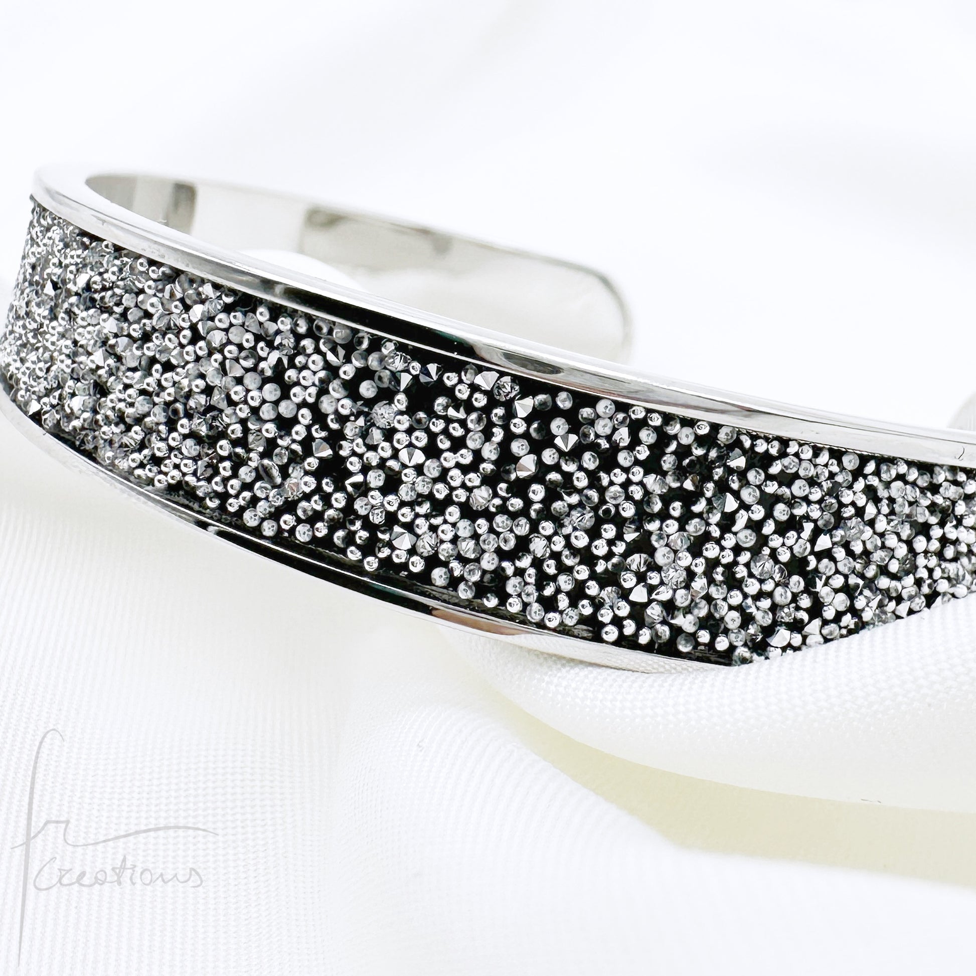 Bracciale a fascia Rigido in acciaio inox impreziosito con Cristali di Swarovski