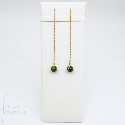 Mono orecchini pendenti  saliscendi con agata striata verde