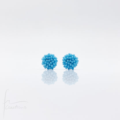 Orecchini Bon Bon mini a lobo con perline in vetro e perno in acciaio inox