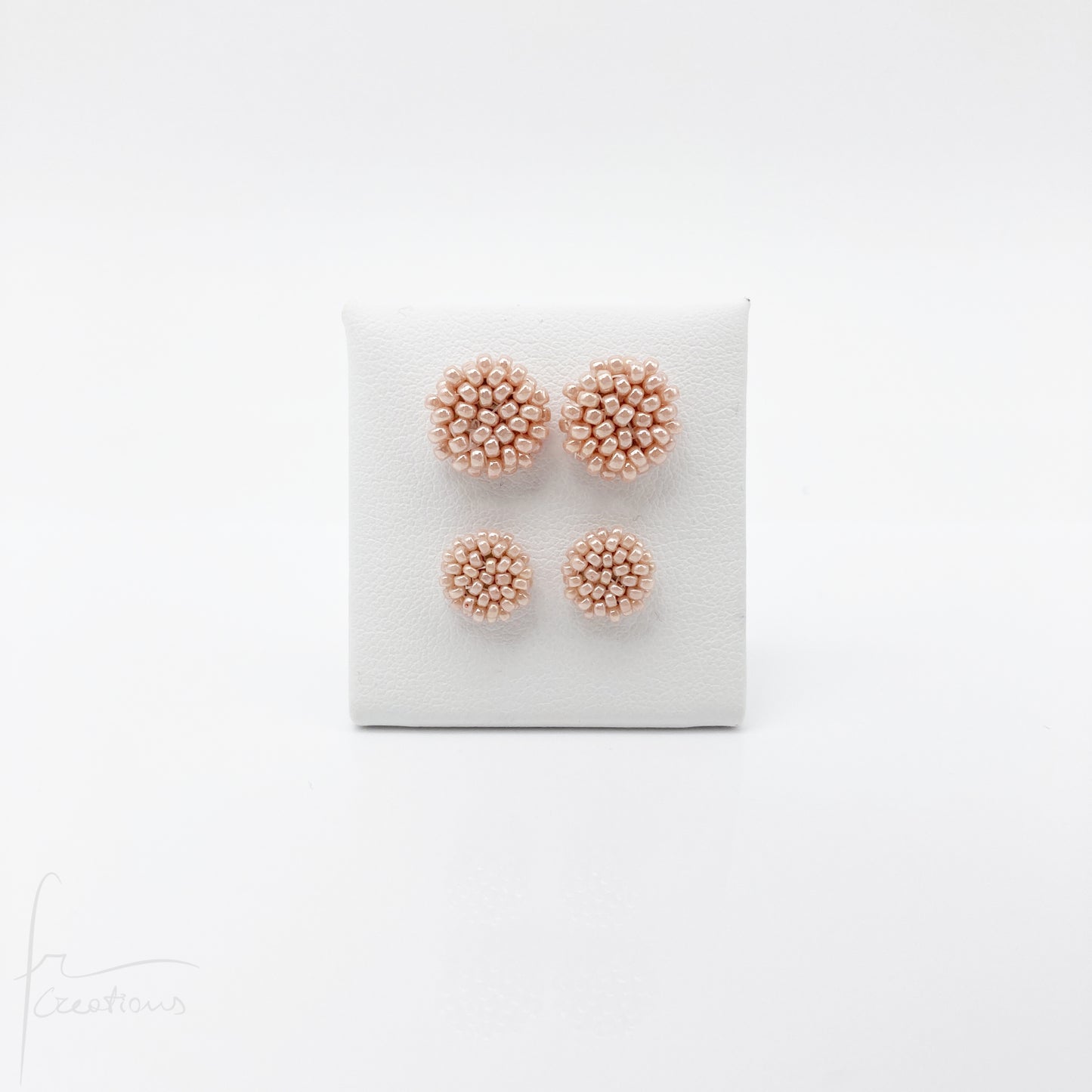 Orecchini Bon Bon MAXI e mini a lobo con perline in vetro e perno in acciaio inox