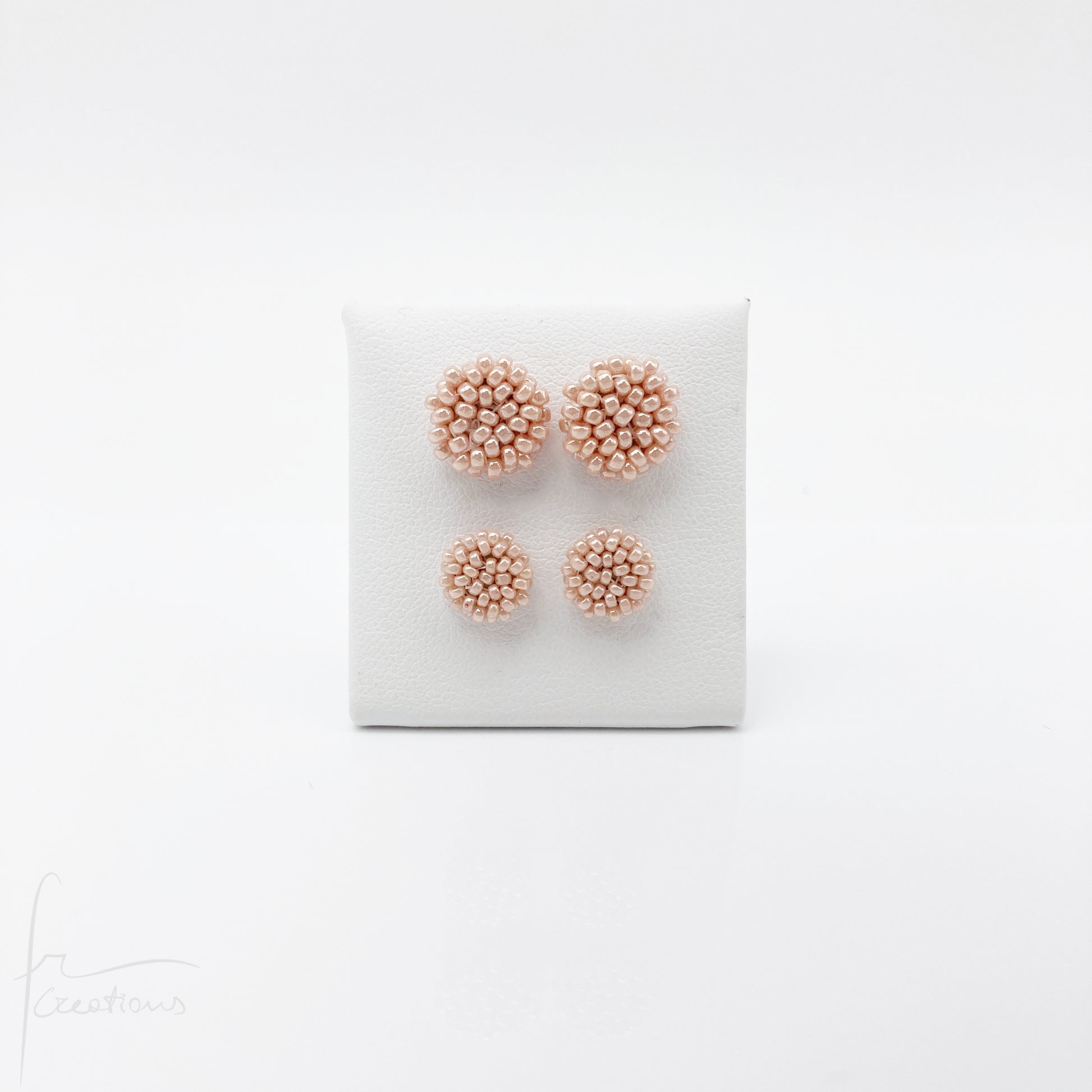 Orecchini Bon Bon MAXI e mini a lobo con perline in vetro e perno in acciaio inox